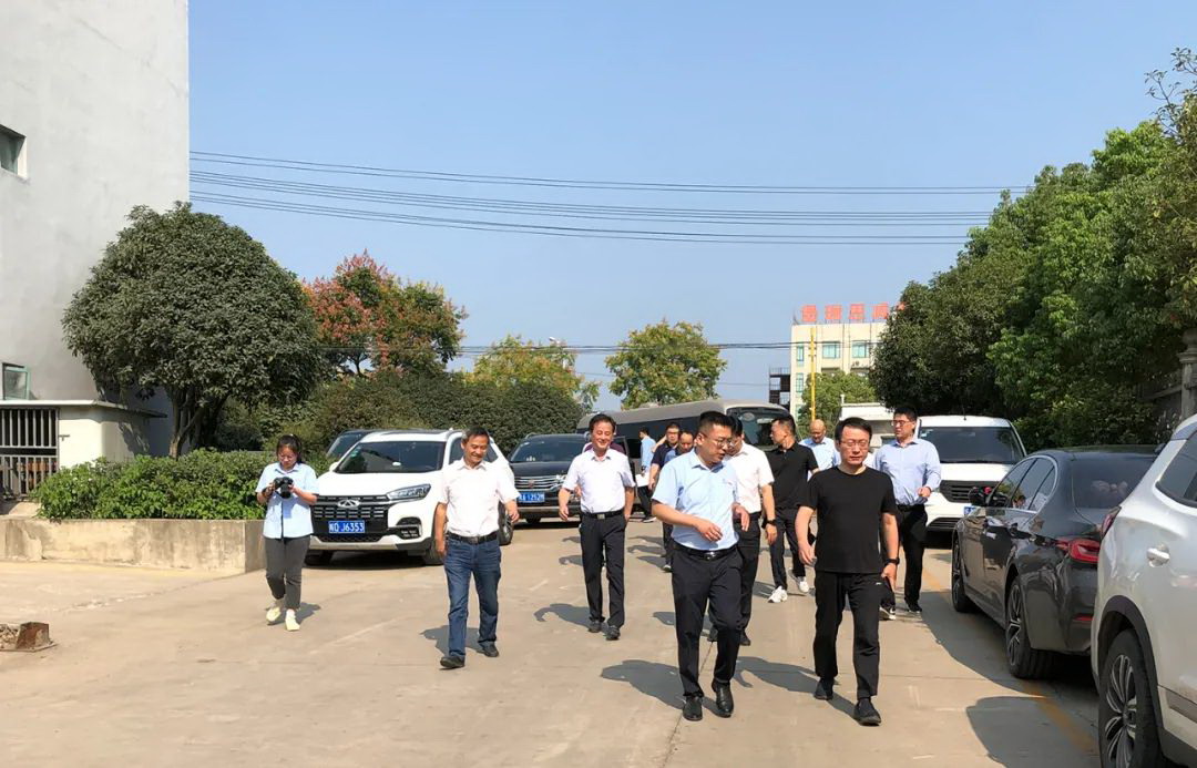 Heißen Sie Chen Wei, Sekretär des Feixi County Party Committee, herzlich willkommen, um Anhui Yufeng Intelligent Technology Co., Ltd. zur Untersuchung zu besuchen